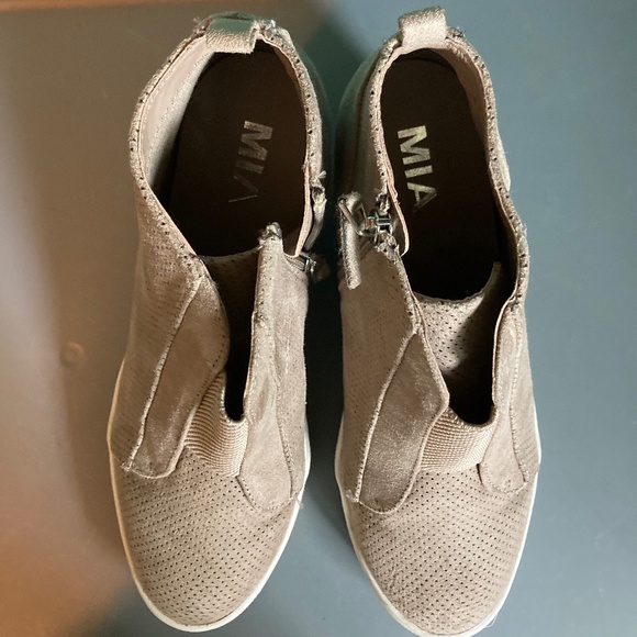 MIA High Heel Sneakers - LAST DAY! - Picture 3 of 4